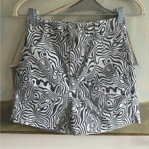 BOBBLES & LACE Topographical Patterned Navy And White Light Denim Shorts Sz Lg*